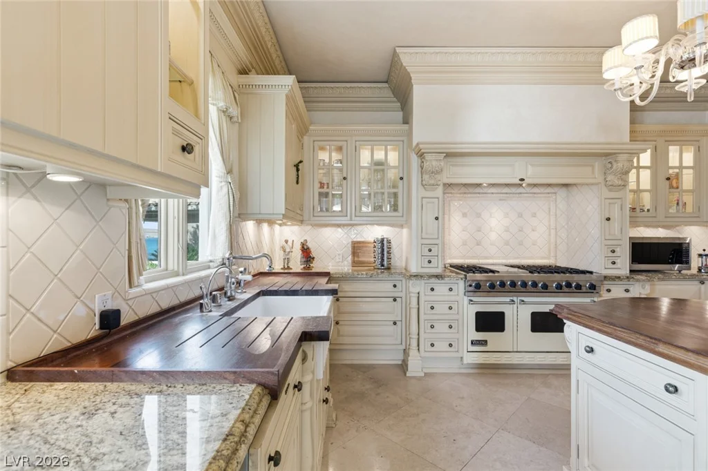 8 Rue Promenade, Henderson, NV 89011