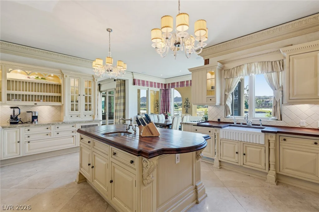 8 Rue Promenade, Henderson, NV 89011
