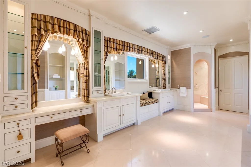 8 Rue Promenade, Henderson, NV 89011