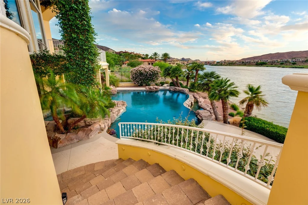 8 Rue Promenade, Henderson, NV 89011