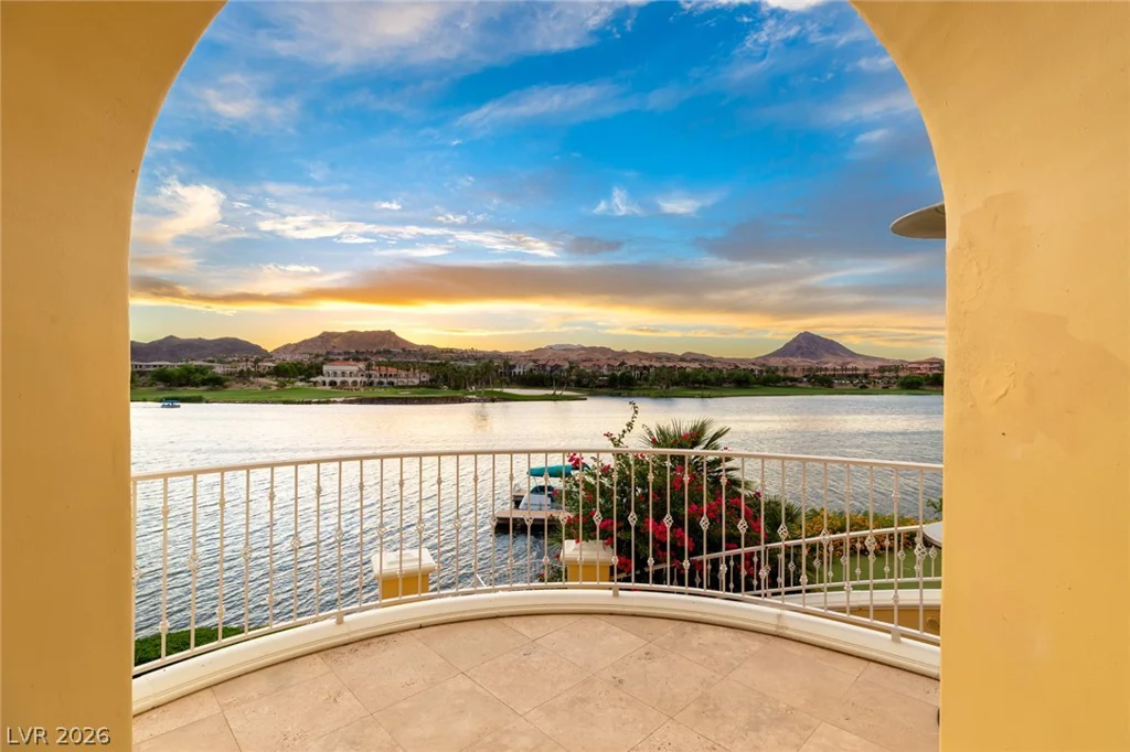 8 Rue Promenade, Henderson, NV 89011