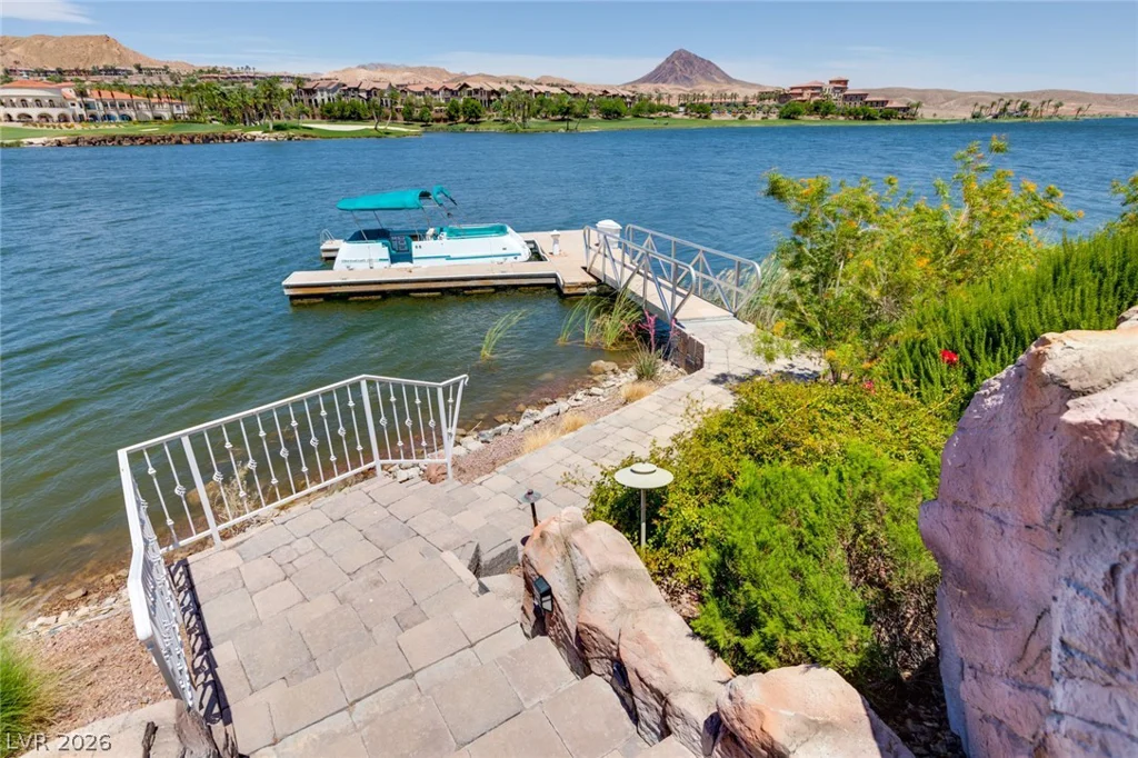 8 Rue Promenade, Henderson, NV 89011