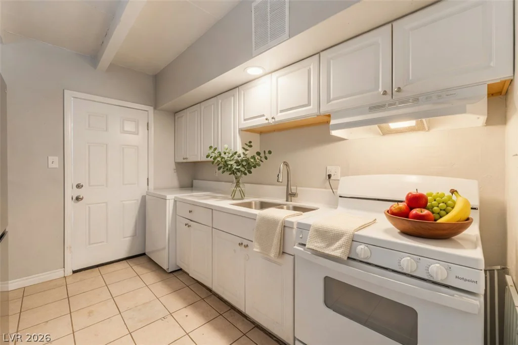2104 White, North Las Vegas, NV 89030