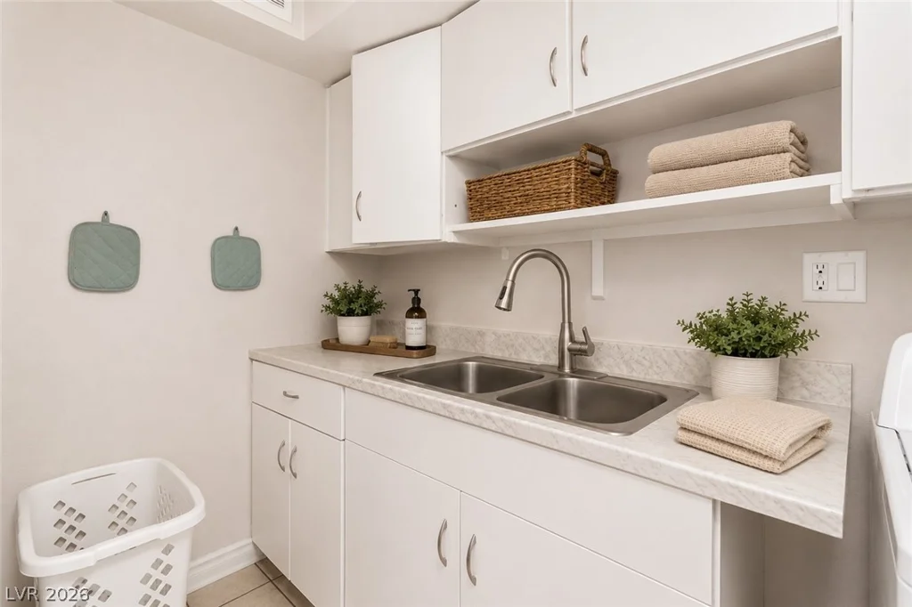 2104 White, North Las Vegas, NV 89030
