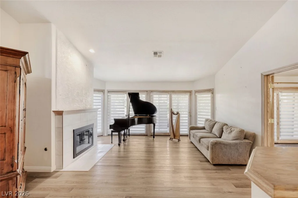 7363 Mission Hills, Las Vegas, NV 89113