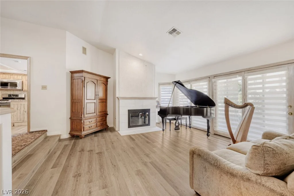 7363 Mission Hills, Las Vegas, NV 89113