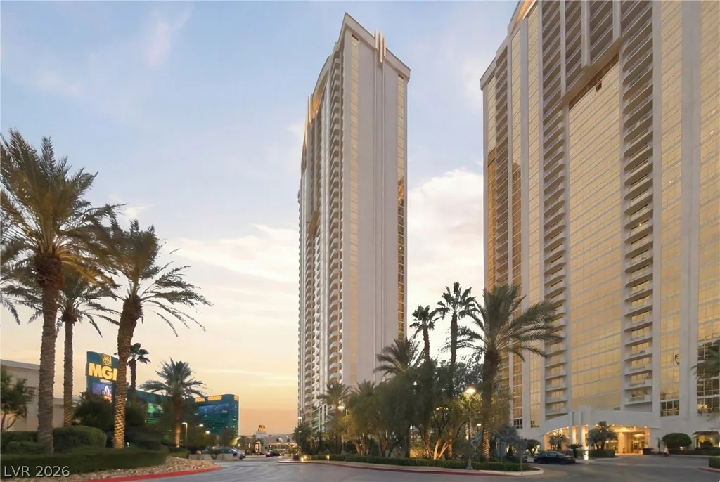 145 Harmon, Las Vegas, NV 89109