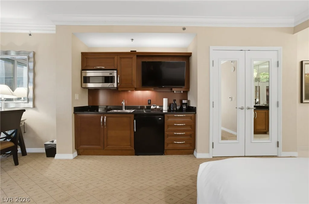 145 Harmon, Las Vegas, NV 89109