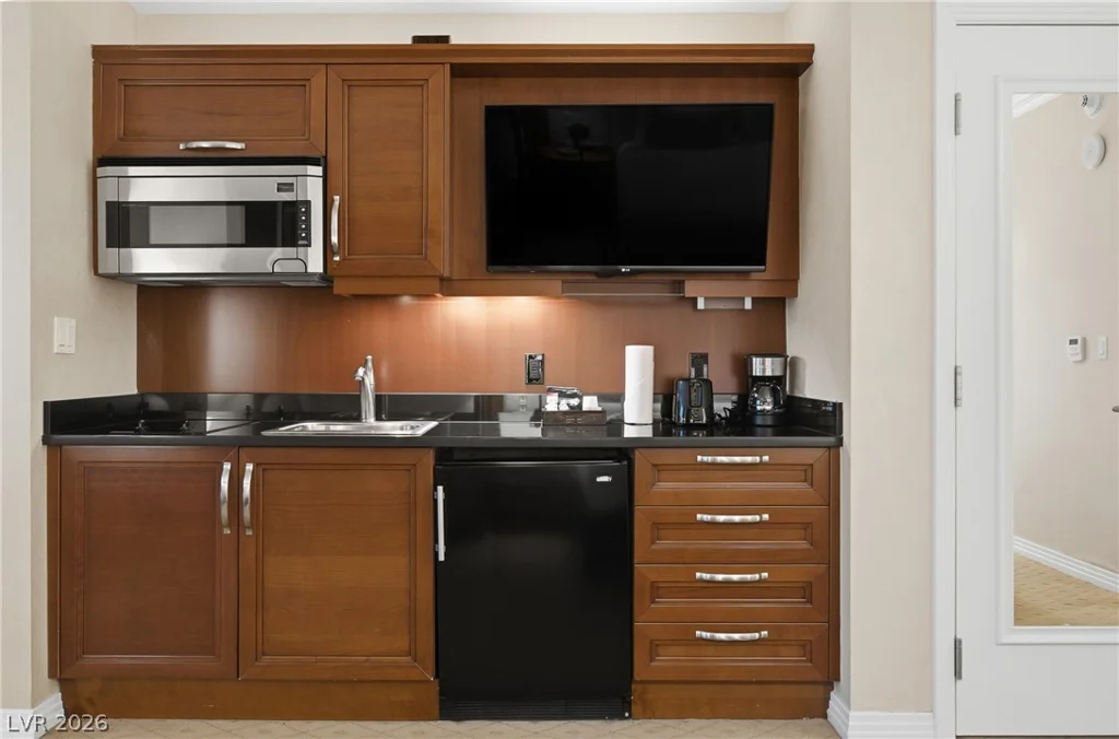 145 Harmon, Las Vegas, NV 89109