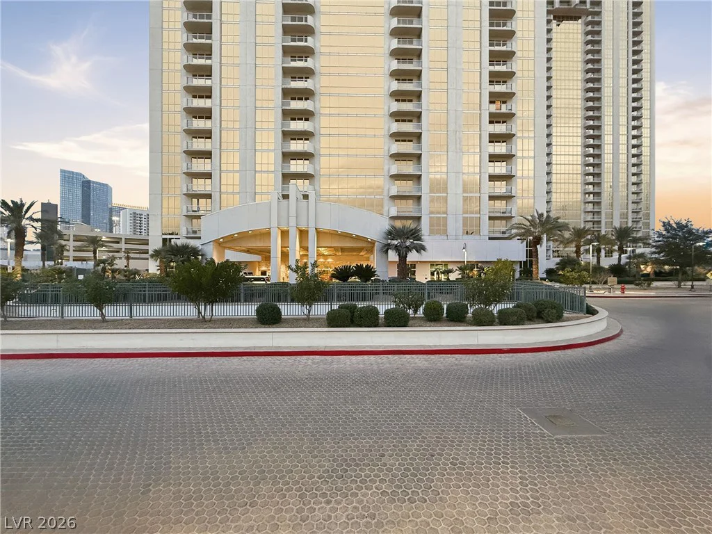 145 Harmon, Las Vegas, NV 89109