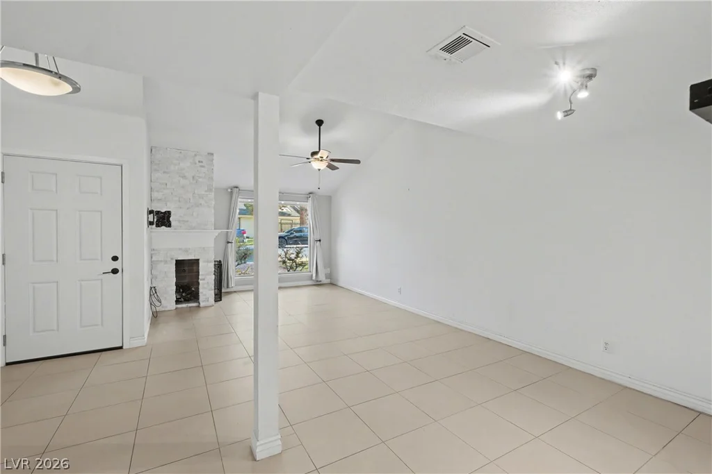5620 Roseridge, Las Vegas, NV 89107