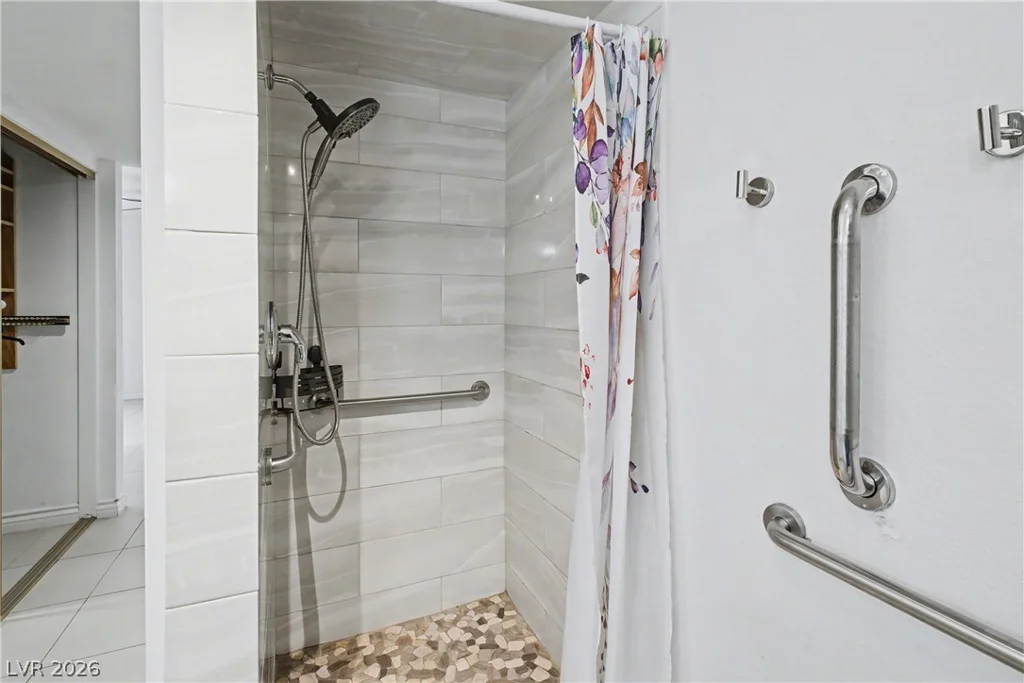 5620 Roseridge, Las Vegas, NV 89107
