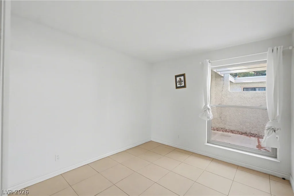 5620 Roseridge, Las Vegas, NV 89107