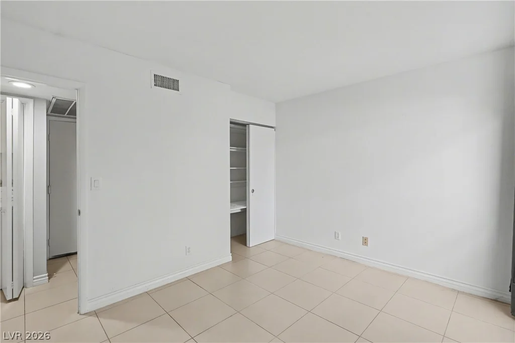 5620 Roseridge, Las Vegas, NV 89107