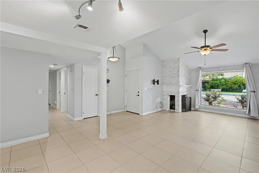 5620 Roseridge, Las Vegas, NV 89107