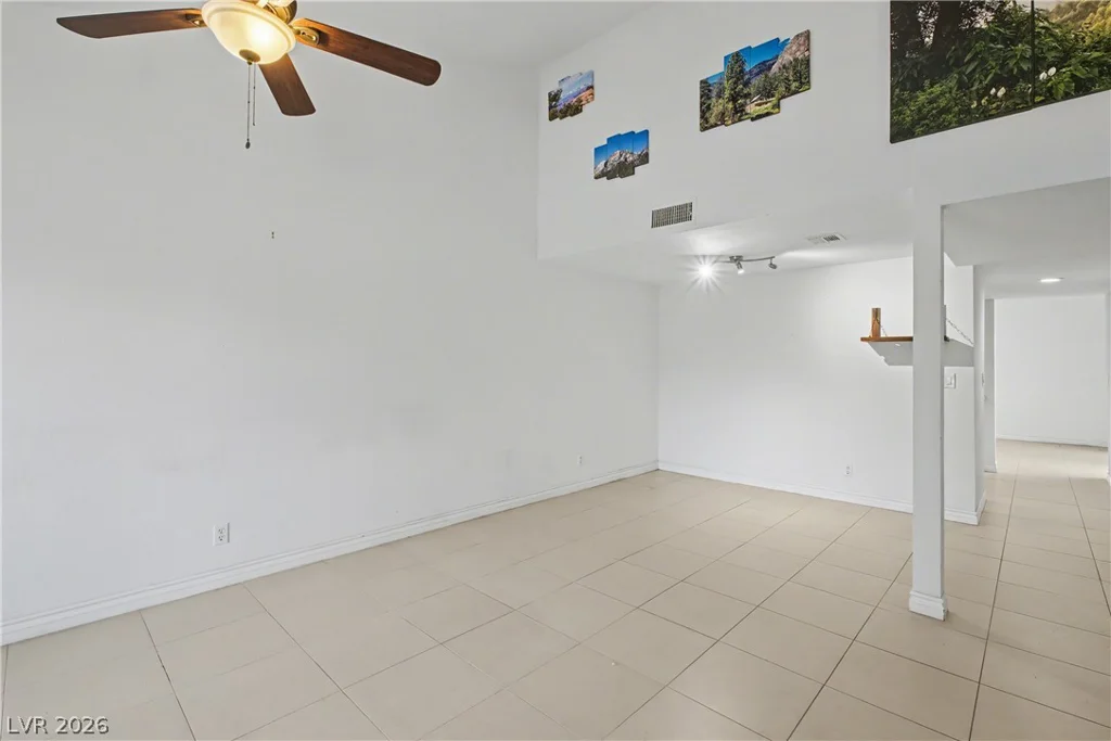 5620 Roseridge, Las Vegas, NV 89107