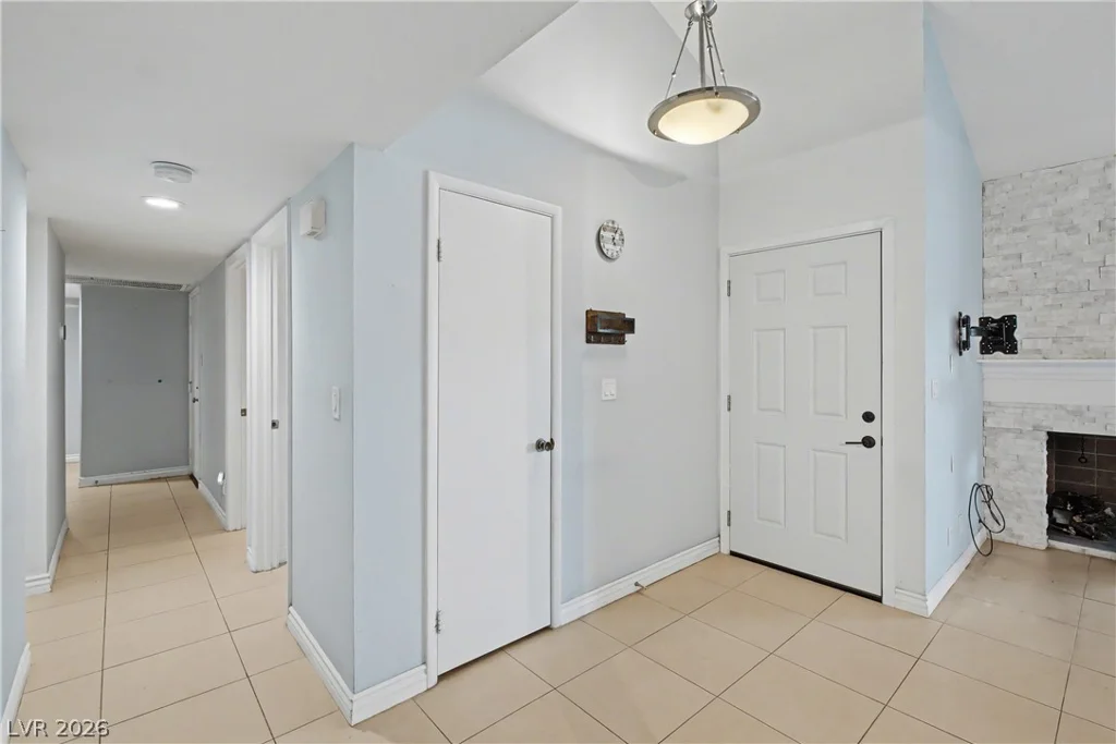 5620 Roseridge, Las Vegas, NV 89107
