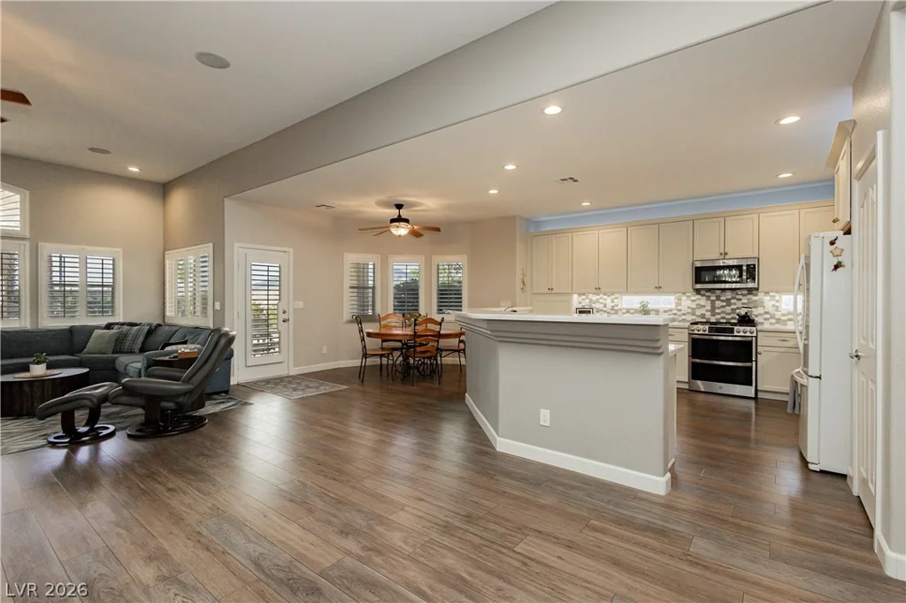 8932 Mannix, Las Vegas, NV 89143