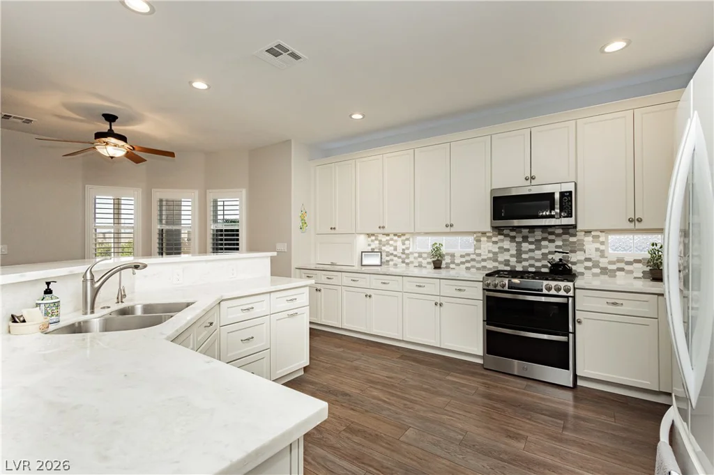 8932 Mannix, Las Vegas, NV 89143