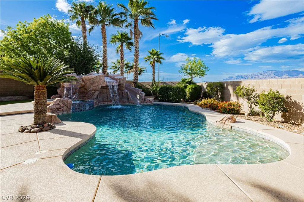 8932 Mannix, Las Vegas, NV 89143
