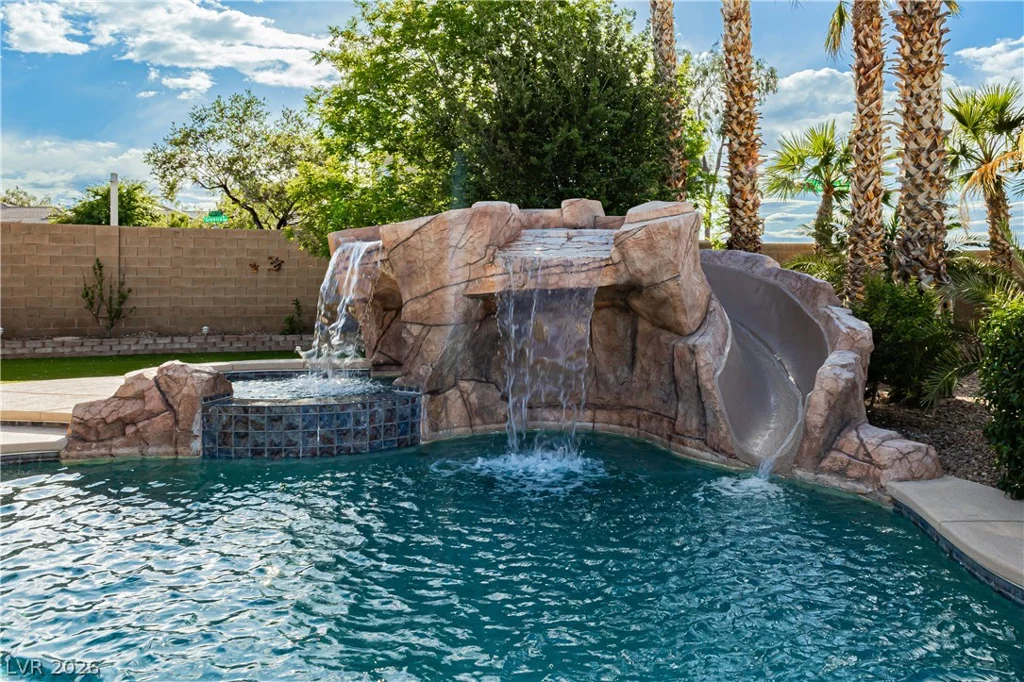 8932 Mannix, Las Vegas, NV 89143