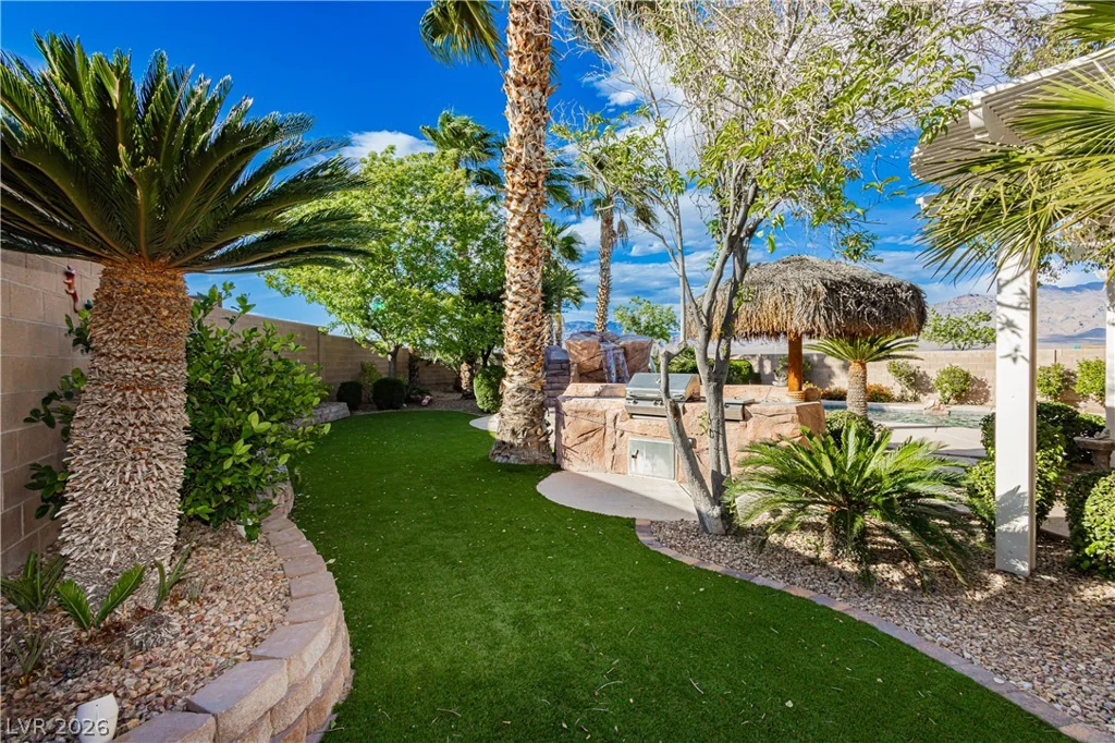 8932 Mannix, Las Vegas, NV 89143