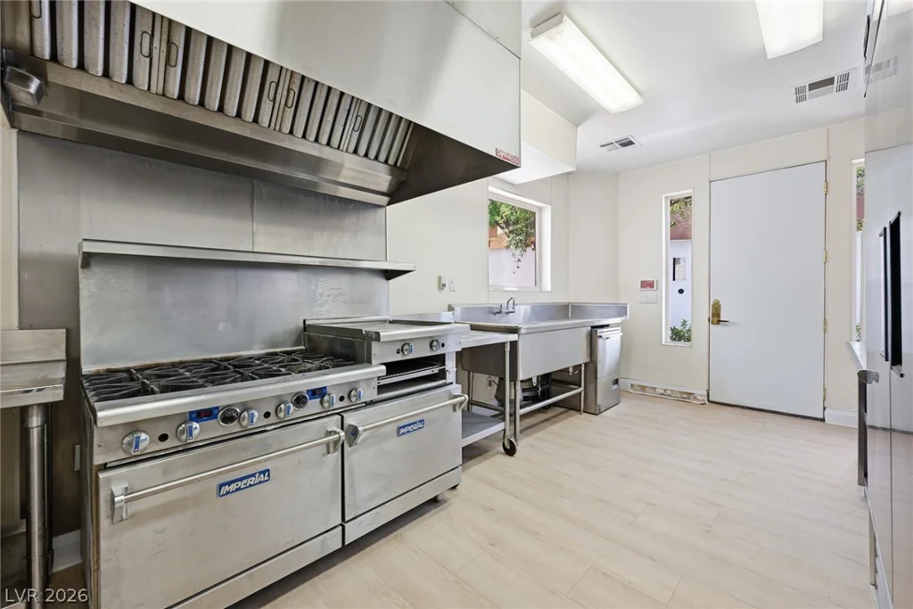 8821 Greensboro, Las Vegas, NV 89134