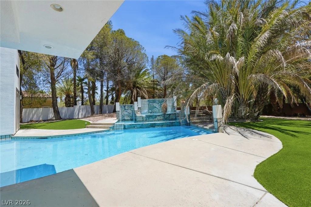 8821 Greensboro, Las Vegas, NV 89134