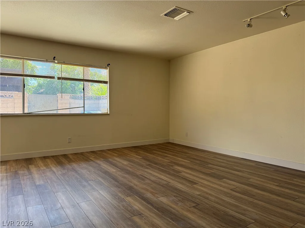 6162 Meadow Vista, Las Vegas, NV 89103