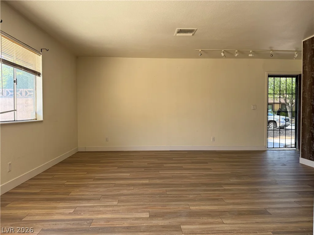 6162 Meadow Vista, Las Vegas, NV 89103