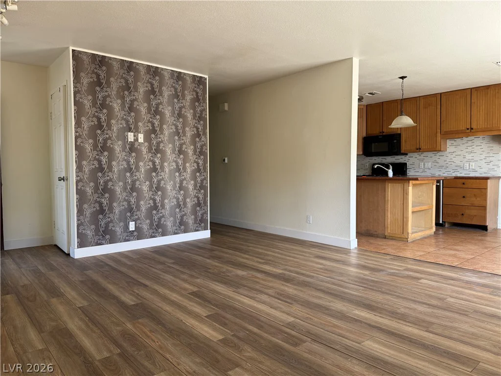 6162 Meadow Vista, Las Vegas, NV 89103