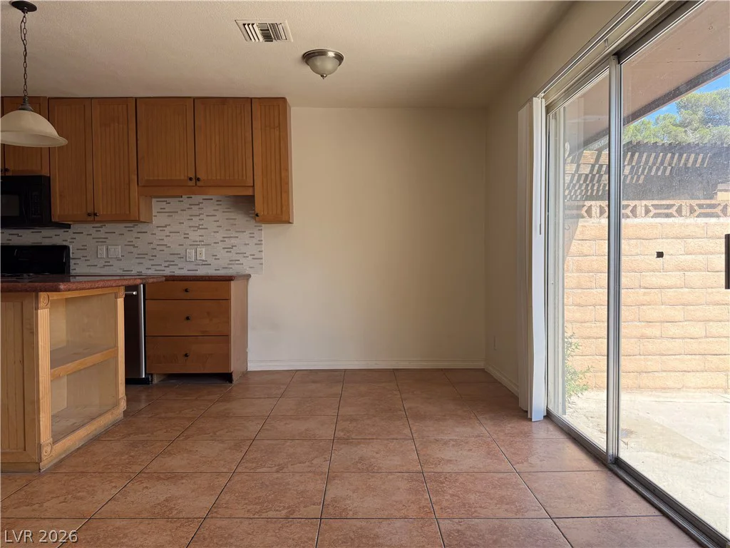 6162 Meadow Vista, Las Vegas, NV 89103