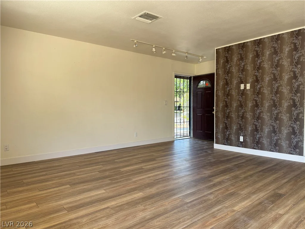 6162 Meadow Vista, Las Vegas, NV 89103