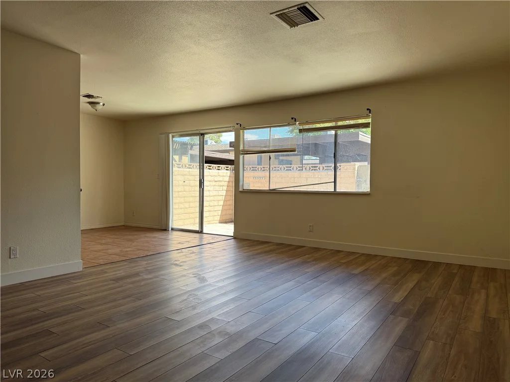6162 Meadow Vista, Las Vegas, NV 89103