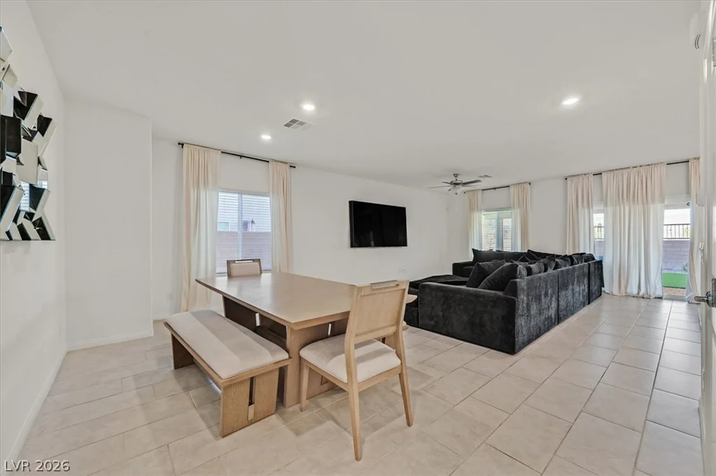 1842 Farah Falls, North Las Vegas, NV 89084
