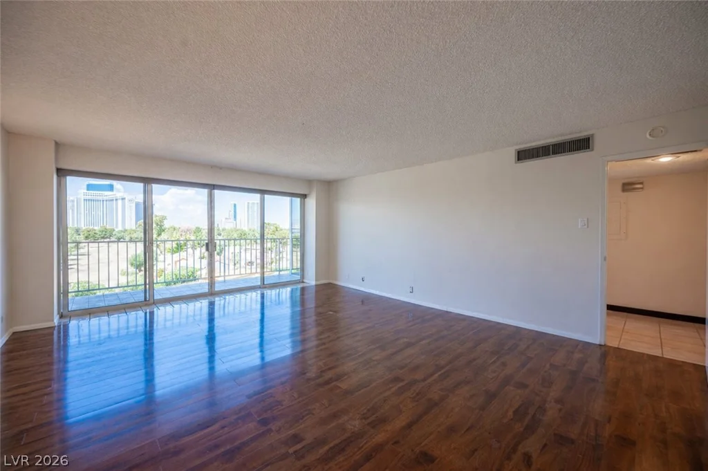 3111 Bel Air, Las Vegas, NV 89109