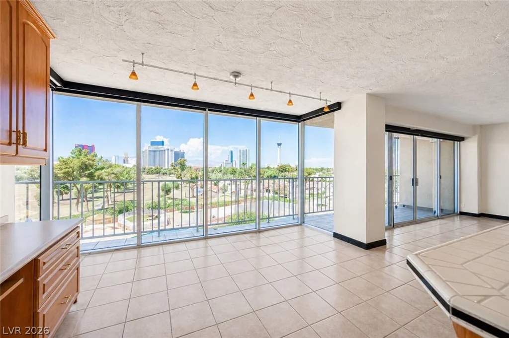 3111 Bel Air, Las Vegas, NV 89109