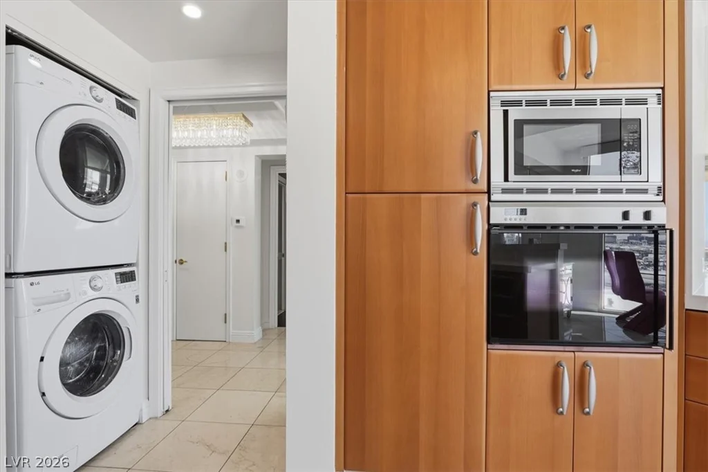 2877 Paradise, Las Vegas, NV 89109