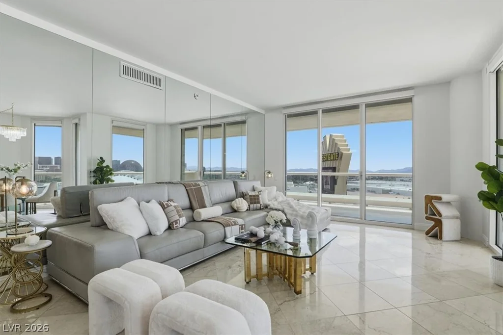 2877 Paradise, Las Vegas, NV 89109