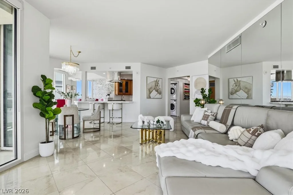 2877 Paradise, Las Vegas, NV 89109