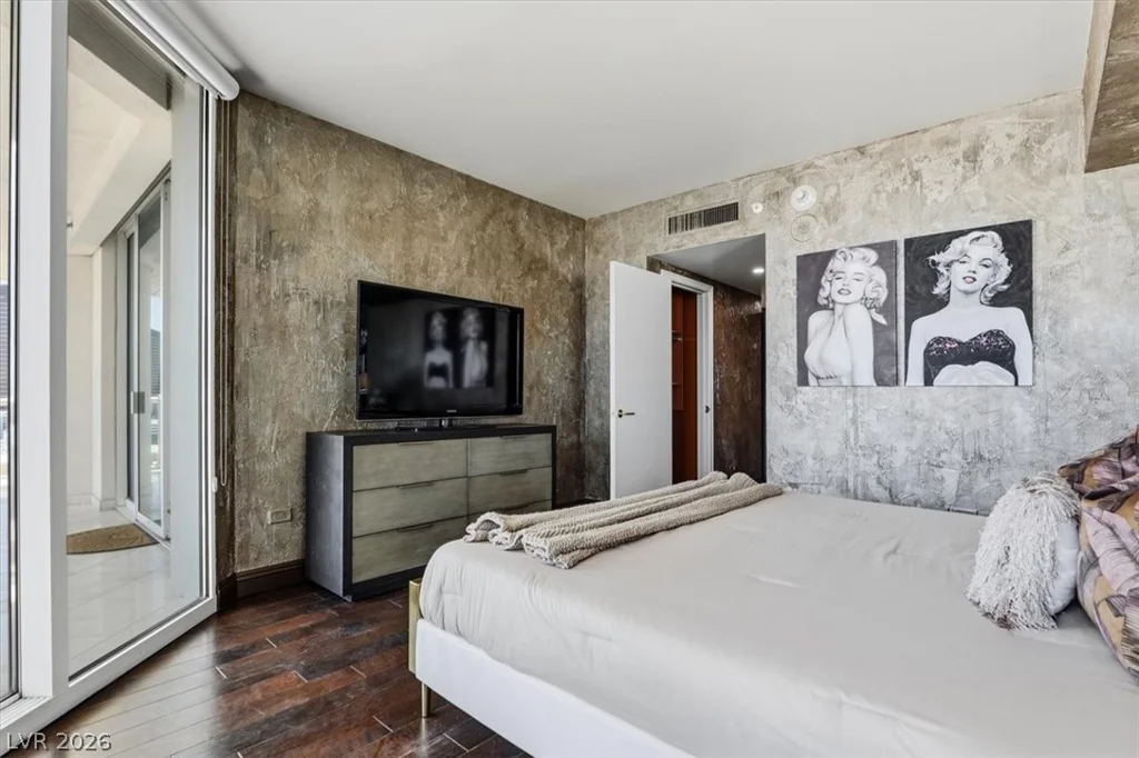2877 Paradise, Las Vegas, NV 89109