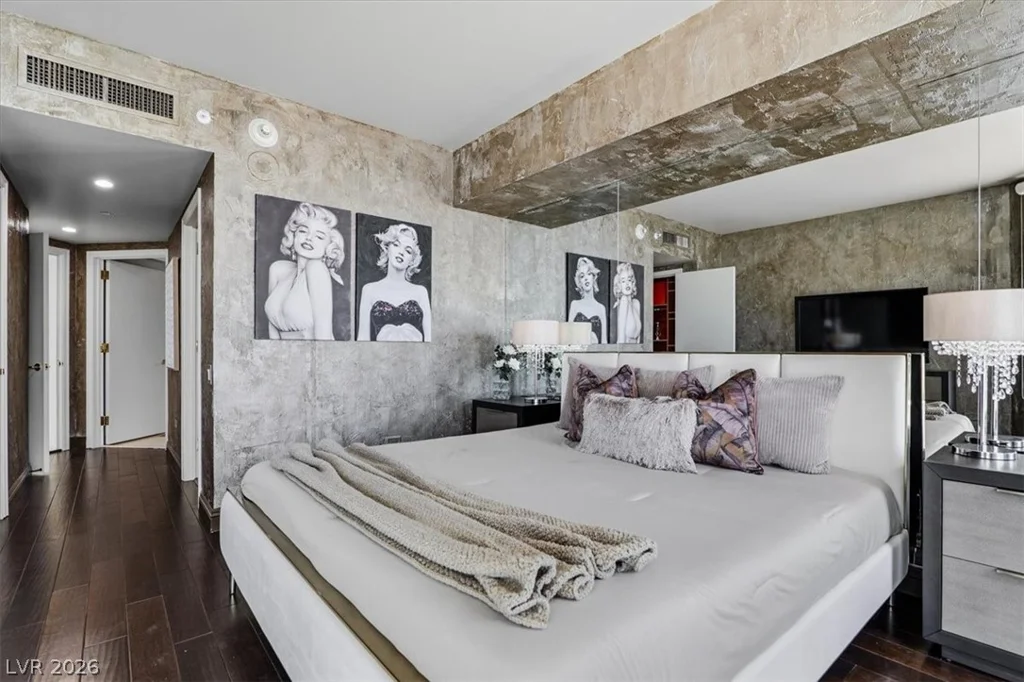 2877 Paradise, Las Vegas, NV 89109