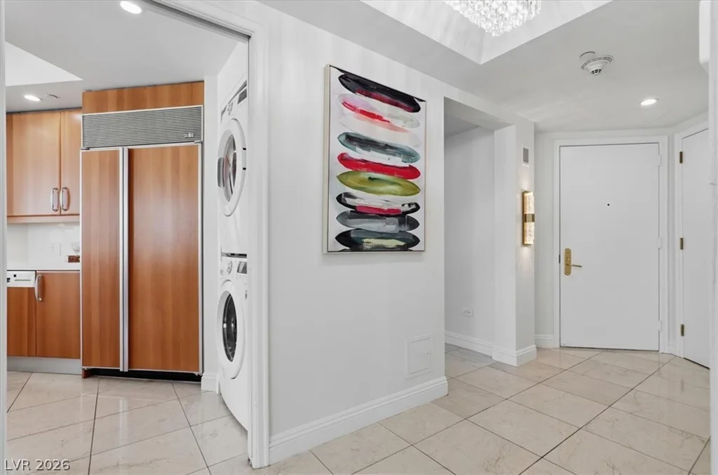 2877 Paradise, Las Vegas, NV 89109