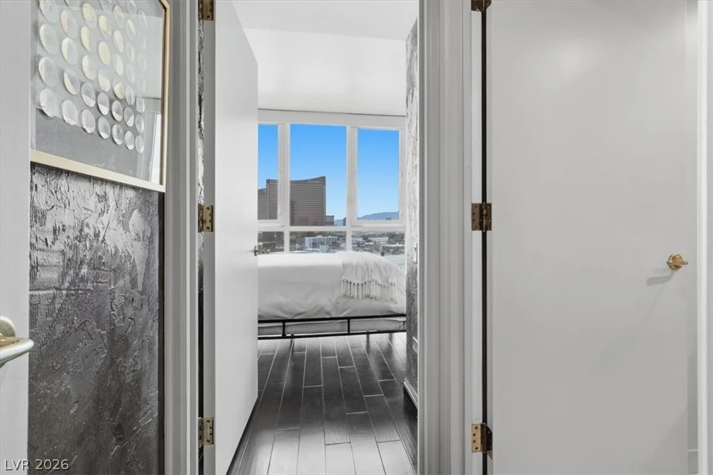 2877 Paradise, Las Vegas, NV 89109