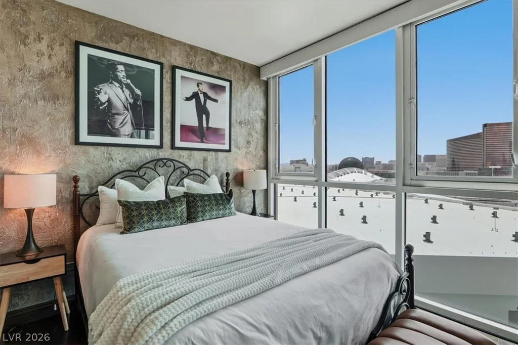 2877 Paradise, Las Vegas, NV 89109