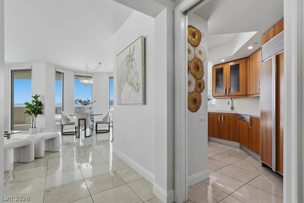 2877 Paradise, Las Vegas, NV 89109