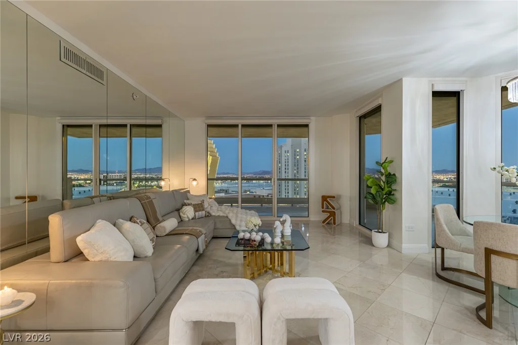 2877 Paradise, Las Vegas, NV 89109