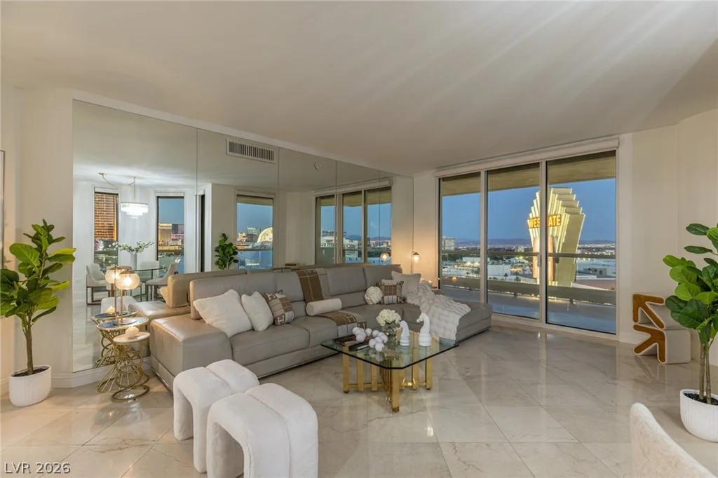 2877 Paradise, Las Vegas, NV 89109