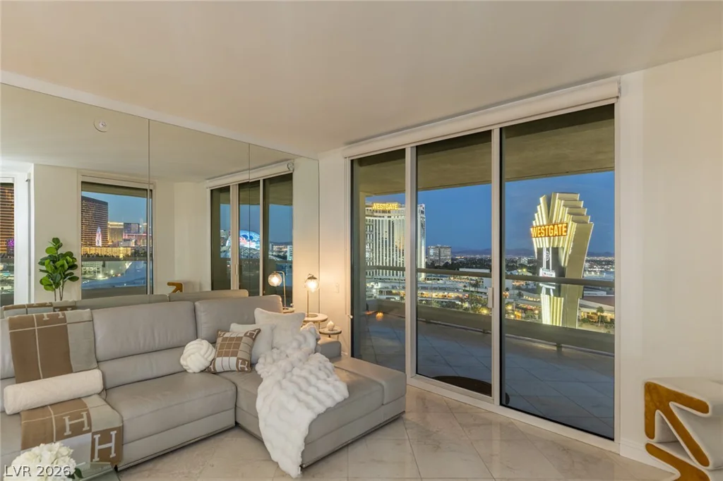 2877 Paradise, Las Vegas, NV 89109