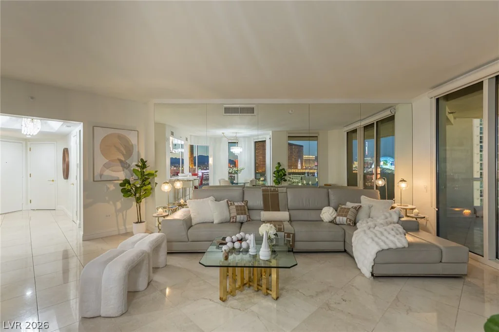 2877 Paradise, Las Vegas, NV 89109